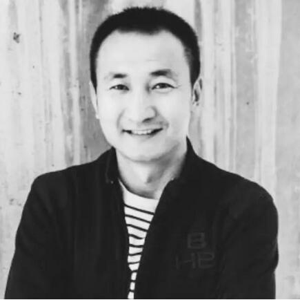 劉軍 中央美術學院藝術管理碩士、澳大利亞國立大學創新工商管理碩士、北京國際設計周藝術社區聯盟發起人和執行委員會主任、藝術介入聯合創始人、全國九大重點美院千里之行“踐行”藝術計劃發起人、藝術北京博覽會“ART PARK”公共藝術板塊聯合發起人運營總監。專注公共藝術項目的開發管理。